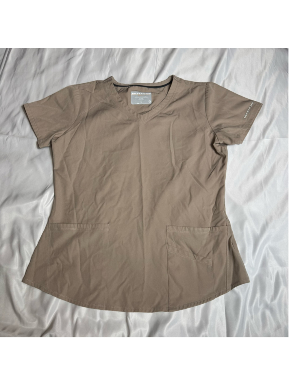 Women's Skechers Scrub Top Size M Beige Short Sleeve V-Neck